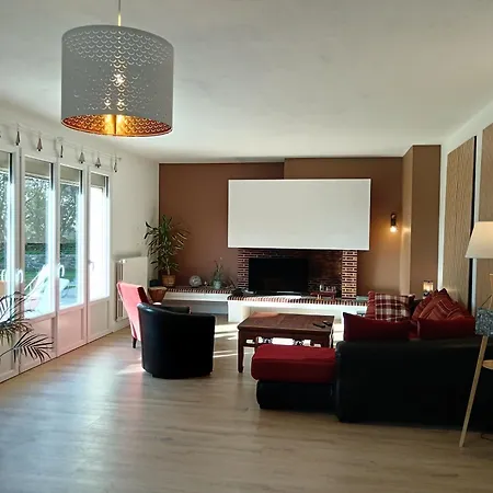 Maison Familiale Tres Spacieuse Avec Jardin, Ping Pong , Baby Foot, Commerces Feriehus *