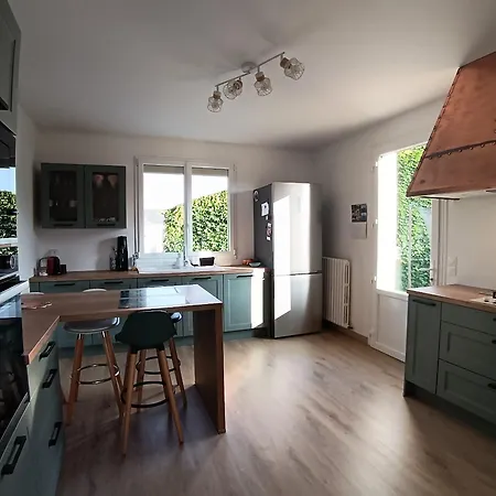 Maison Familiale Tres Spacieuse Avec Jardin, Ping Pong , Baby Foot, Commerces